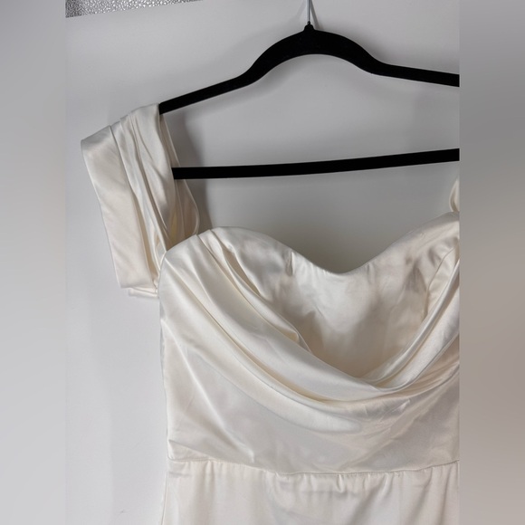 Bella Off Shoulder Dress in White MORE TO COME - Picture 4 of 11